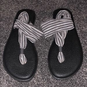 Sanuk yoga strap grey and white striped sandals